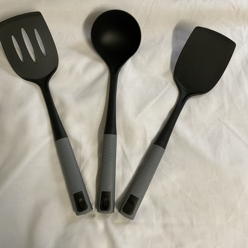 Black and Gray 3 piece Kitchen Utensil Set